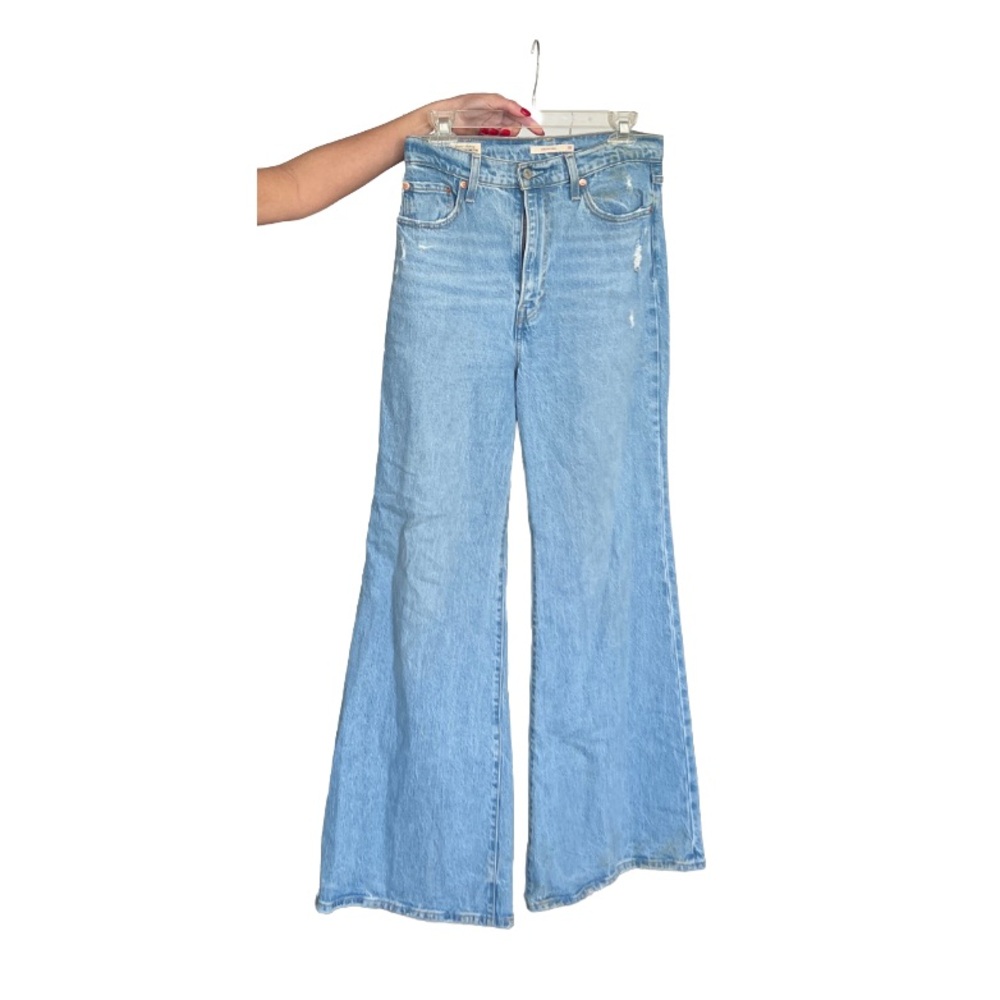 Levi’s Ribcage Bell Jeans Size 29 | Light Wash High Rise